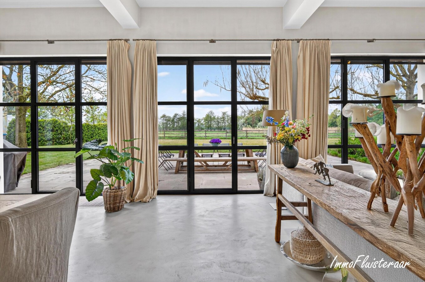 Exclusieve villa met professionele hippische accommodatie op ca. 14,5 ha (mogelijkheid tot aankoop extra gronden) te Astene (Deinze) 