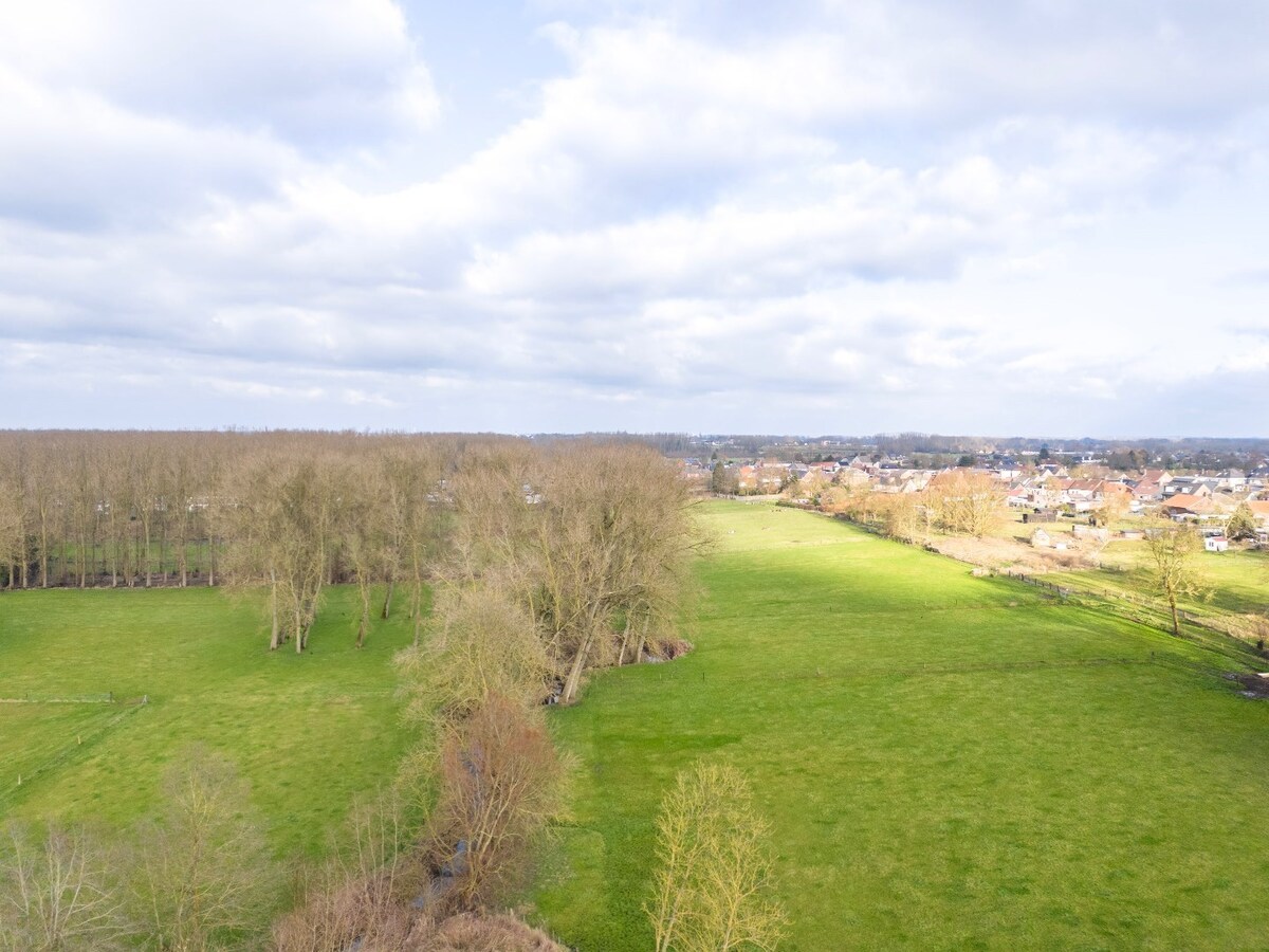 Ruime CASCO BEN-woning op goede locatie te Erondegem 