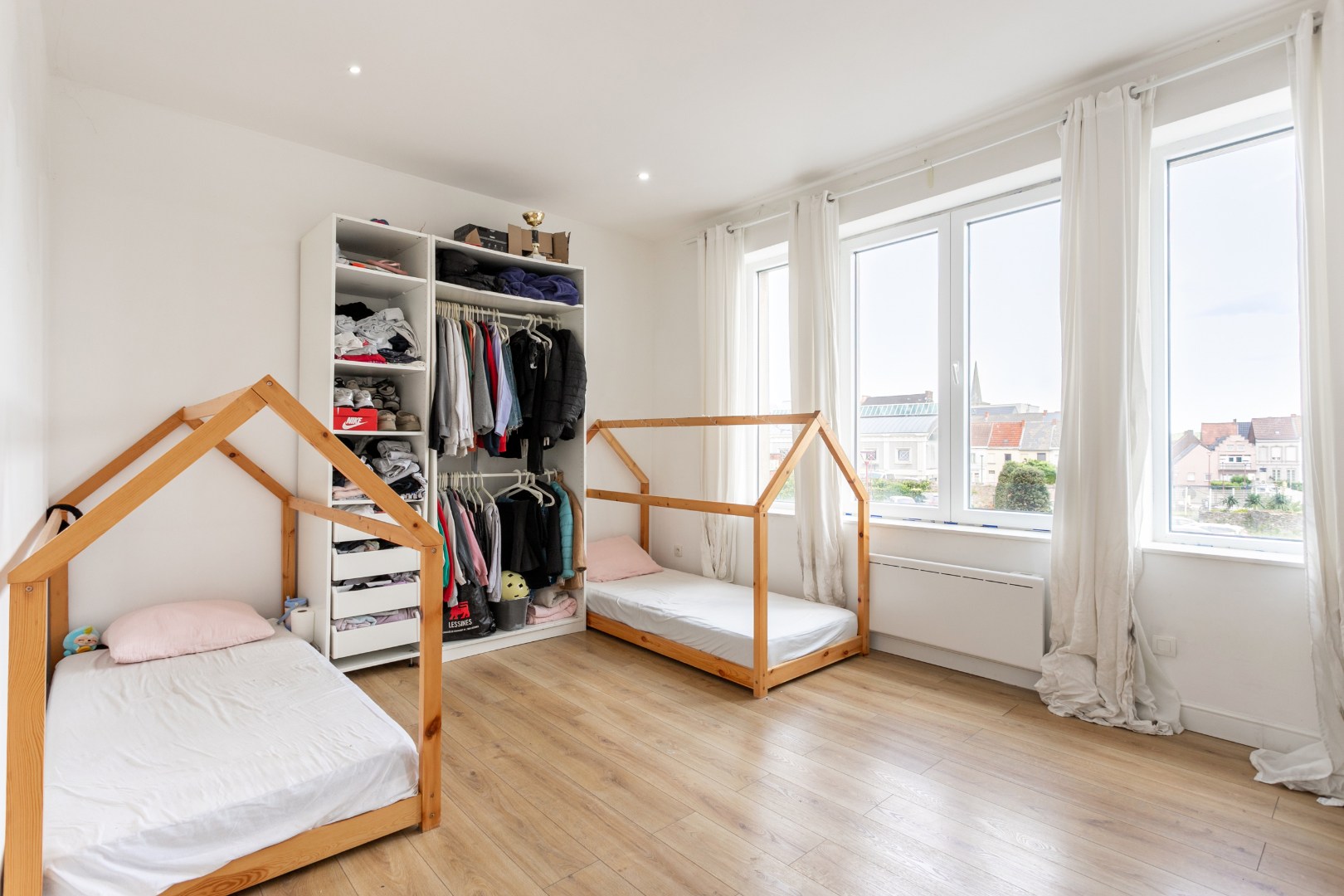 Gerenoveerde woning (EPC B) met 3 slaapkamers, 2 badkamers, tuin en garagebox te koop 
