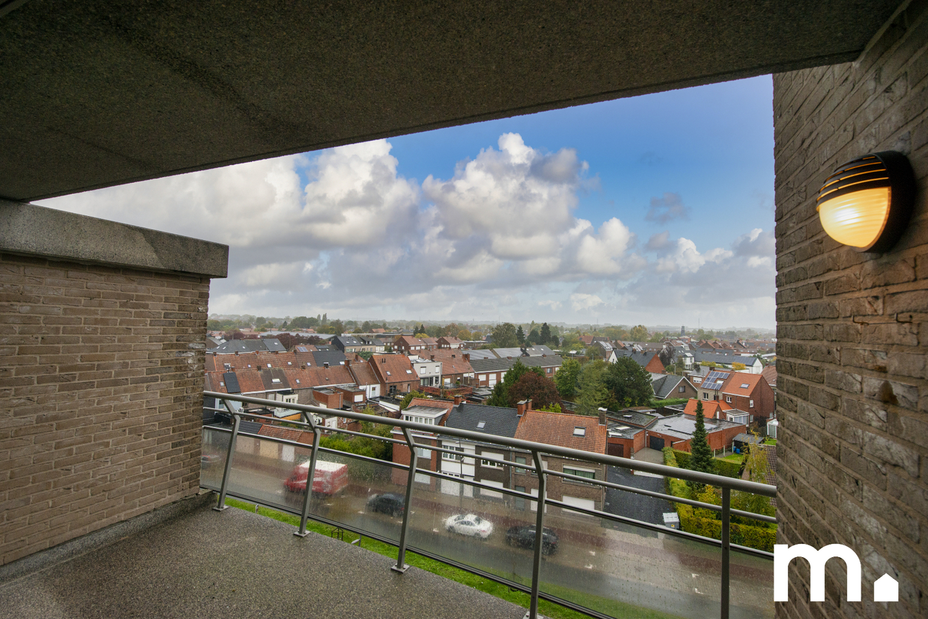 Instapklaar appartement met garage en privé parkeerplaats te koop in Roeselare ! 
