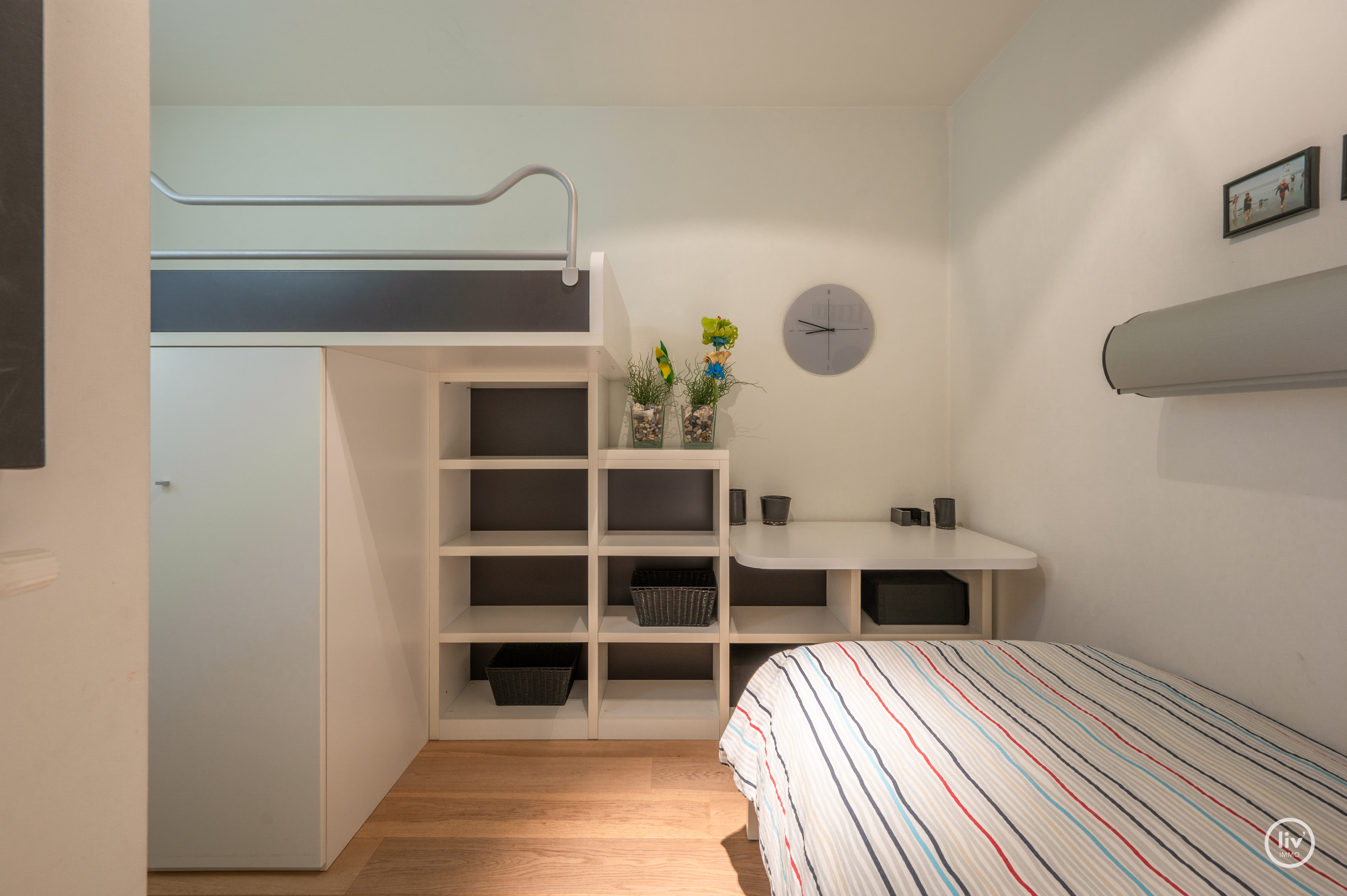 Zeer ruim en zonnig gelijkvloersappartement met 3 slaapkamers, groot zonneterras en mogelijkheid tot aankoop van ruime garage. 