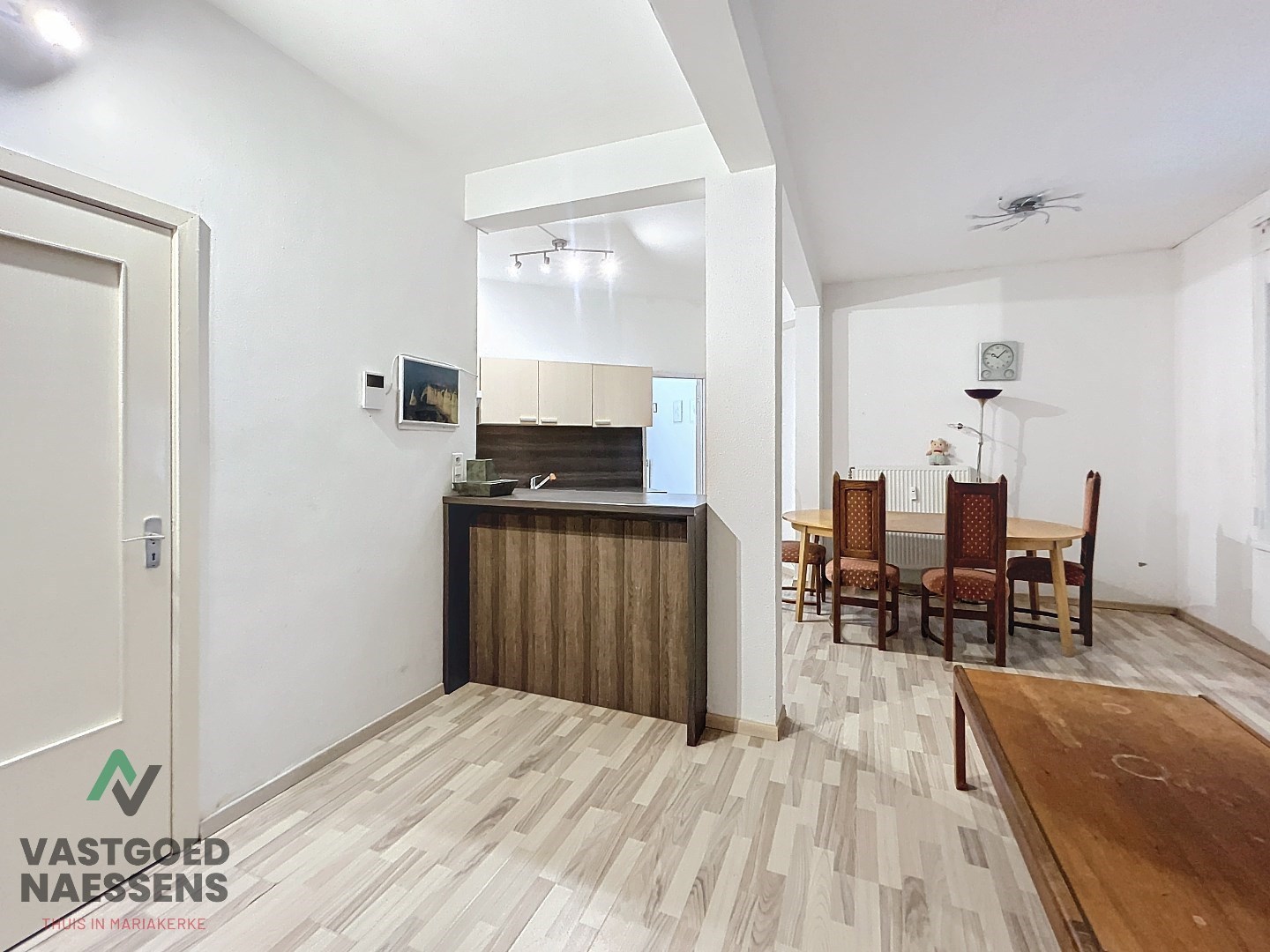 Commerce avec habitation près de la digue 