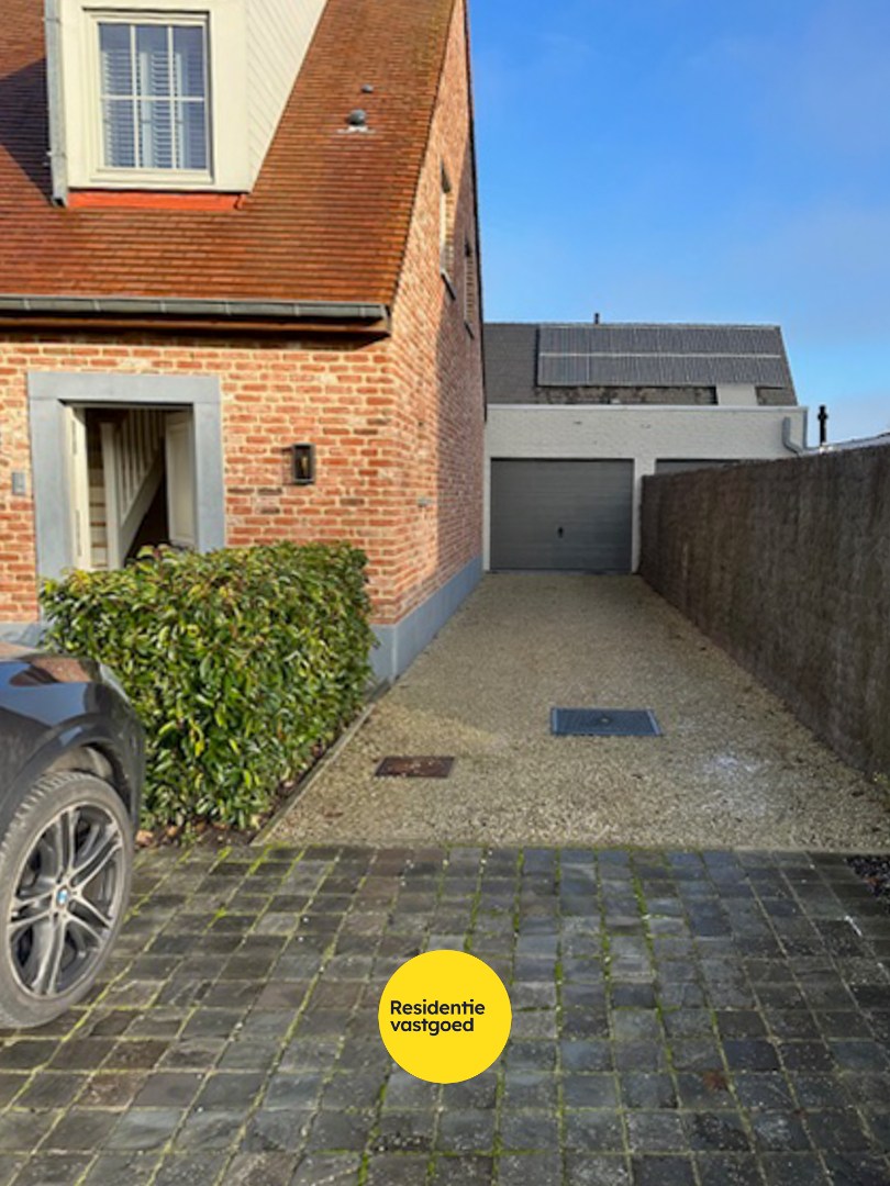 Open bebouwing met 3 slaapkamers en garage in Oudenburg 