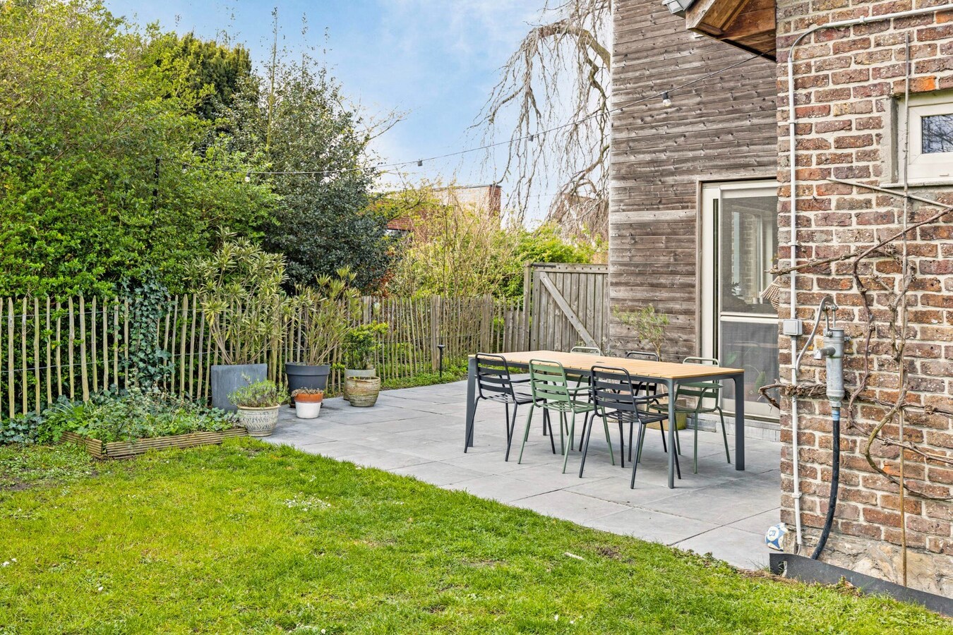 Residentieel gelegen, vrijstaande woning met praktijkruimte 