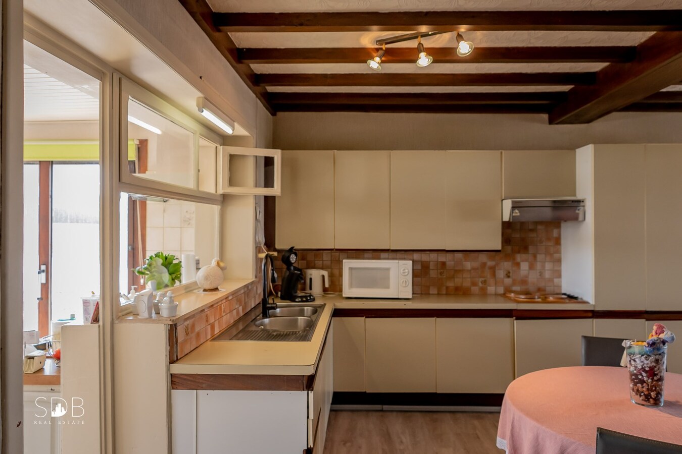 Eigentijdse woning met loods en weiland op 5.780 m². 