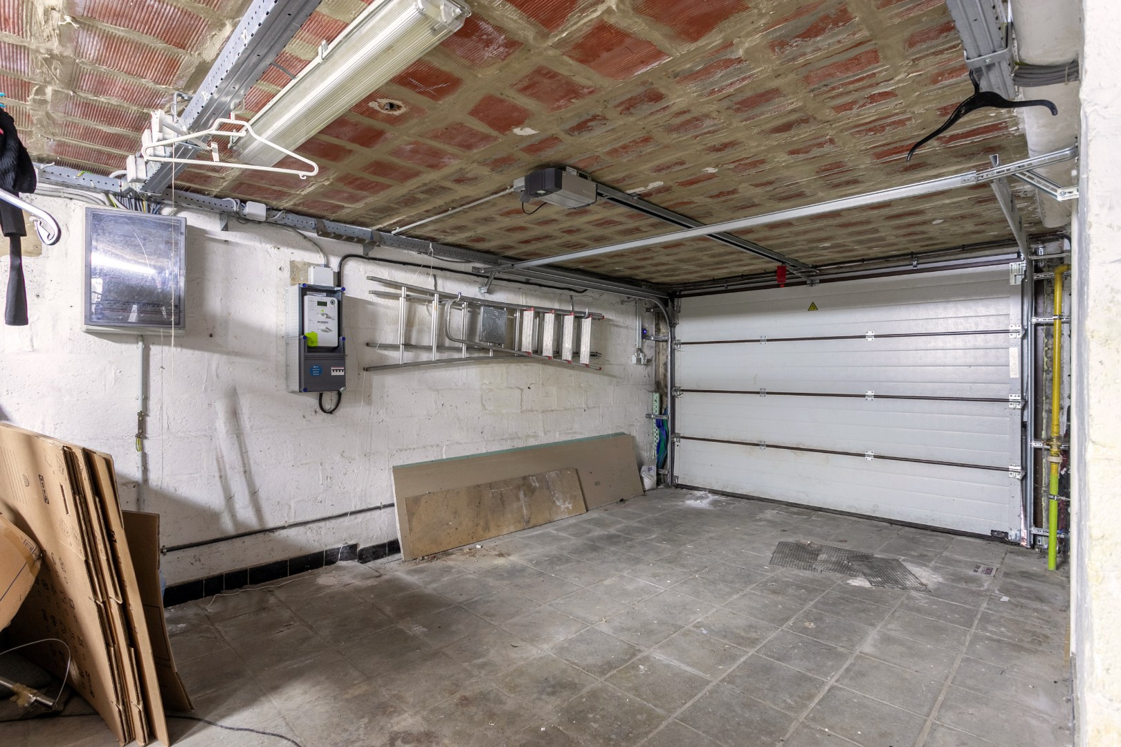 Solide woning met 3 slpks, tuin en garage te Buizingen 