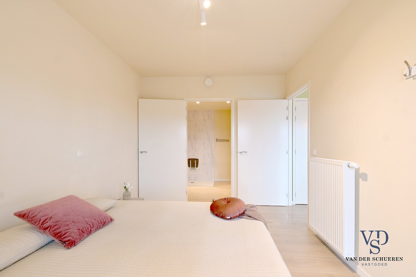 Luxueus 1-slp-appartement met staanplaats (ondergronds). 