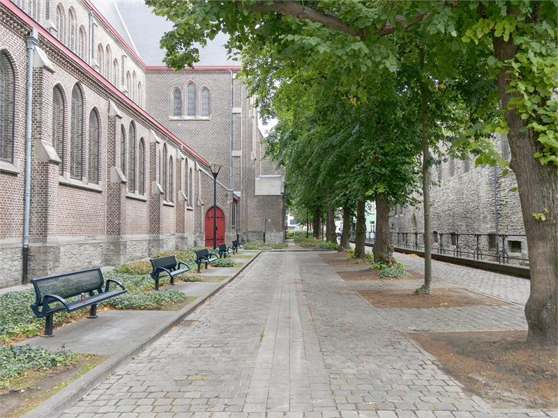 Fantastisch gelegen en gerenoveerde woning met 4 slaapkamers! 