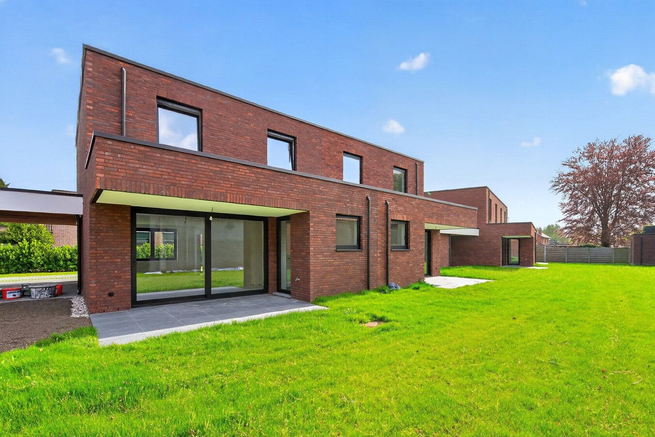 Nieuwbouwwoning casco met 3 slpks en Z-tuin 