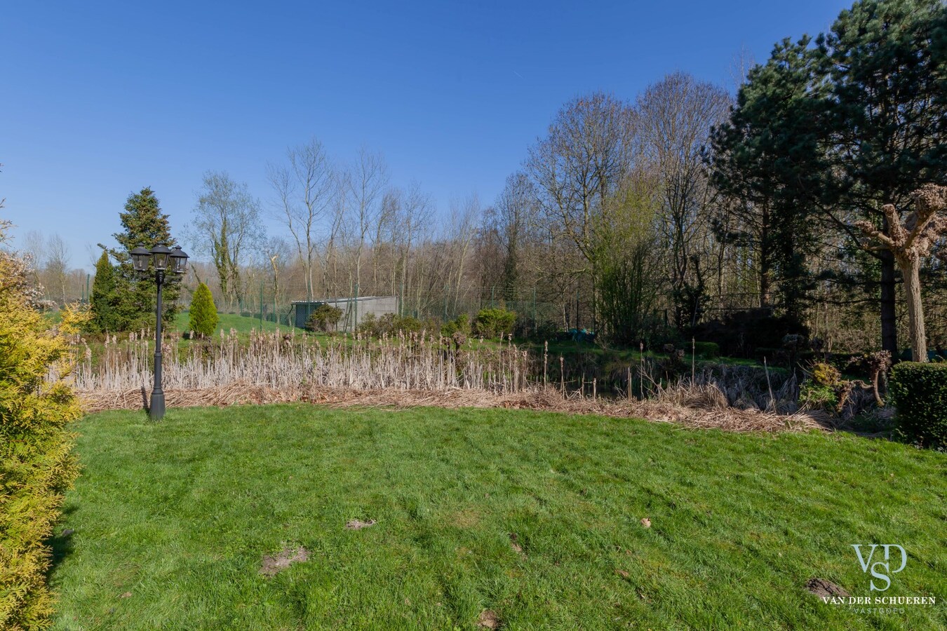 Exceptioneel landhuis met bijgebouw in groene omgeving 