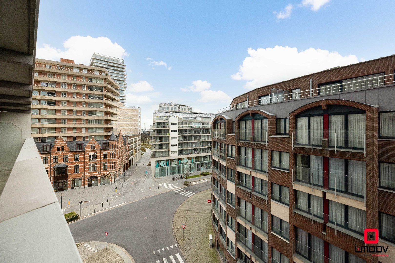 Ruim, lichtrijk hoekappartement met uniek havenzicht, topligging in hartje Oostende 