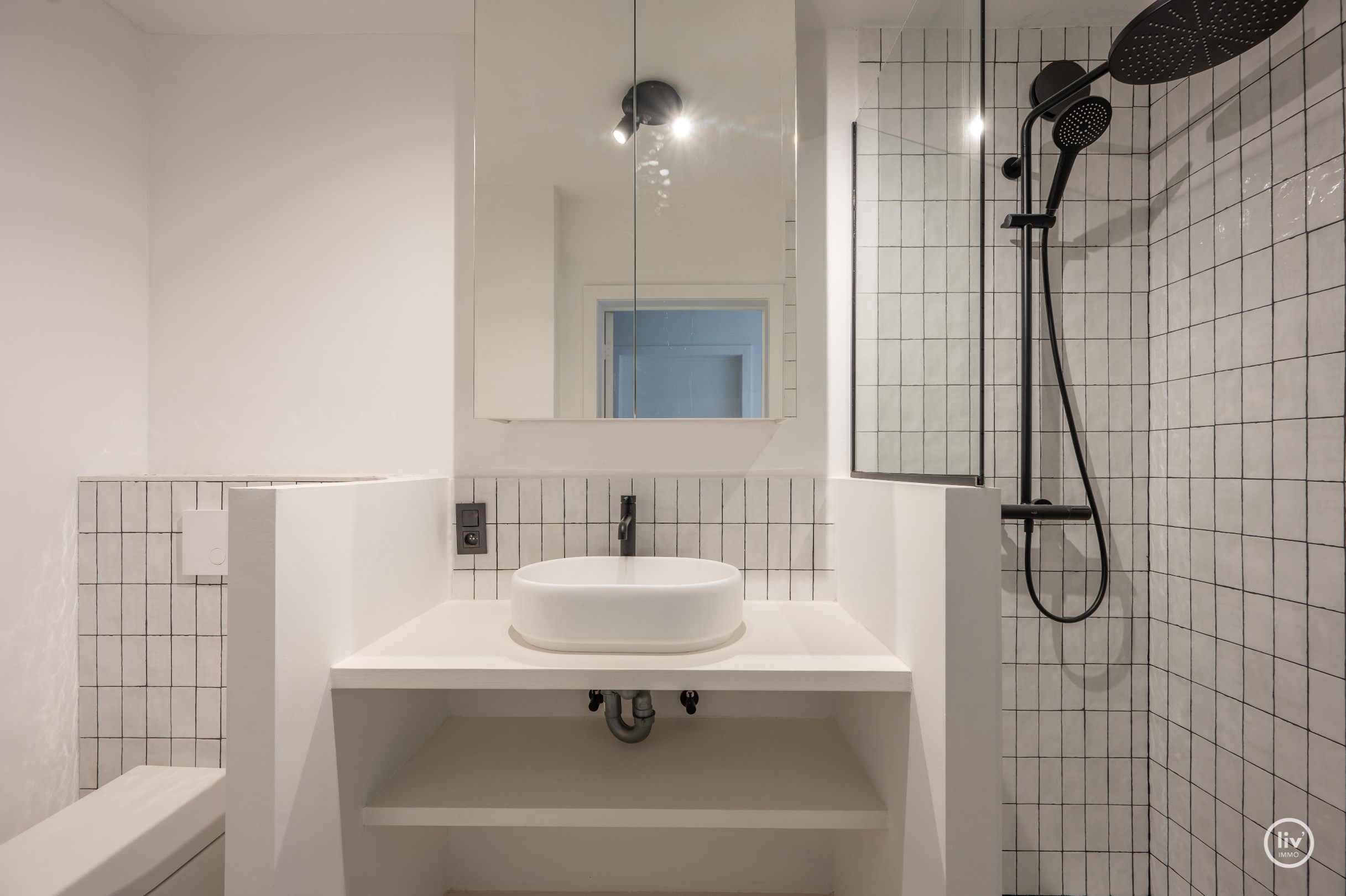 Appartement spacieux en angle situé près de l'avenue Lippens, de la gare et du Duinenwater. 