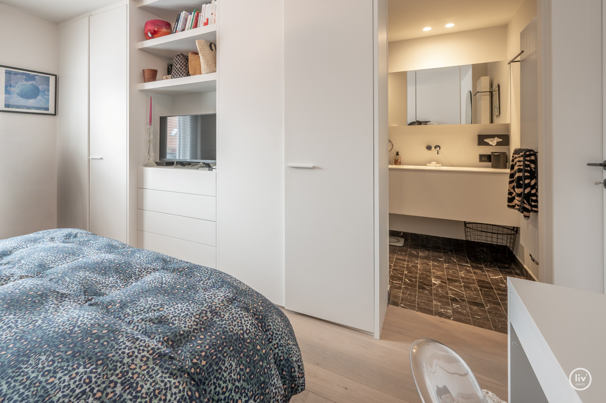 Prachtig, gerenoveerd penthouse op een topligging in de Blancgarinstraat te Knokke. 