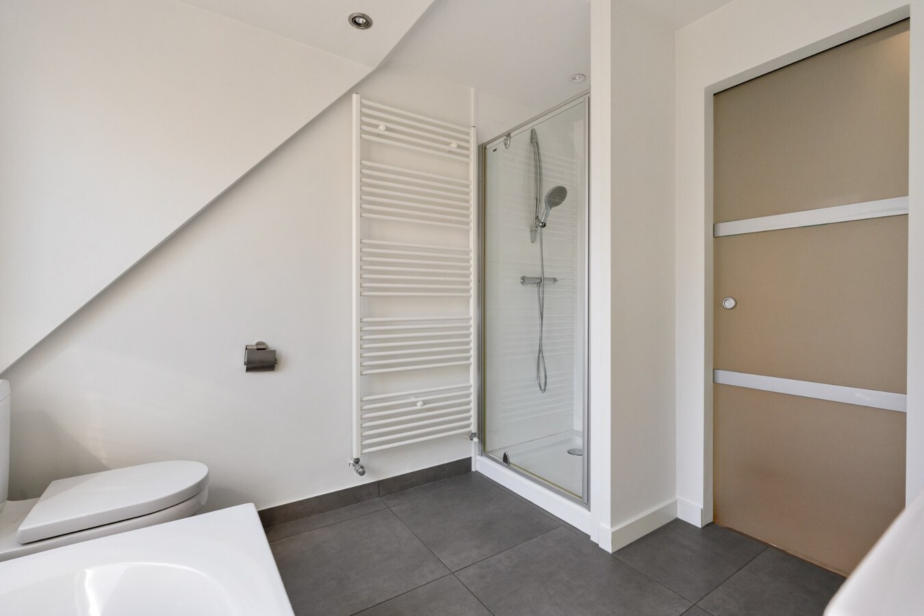 Gezellige, instapklare stadswoning in het centrum van Maaseik grenzend aan de groene wal! 