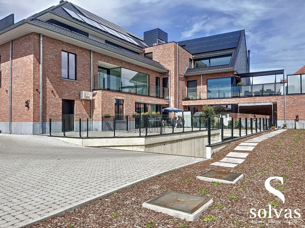 Ruim en luxueus appartement in hartje Zomergem 