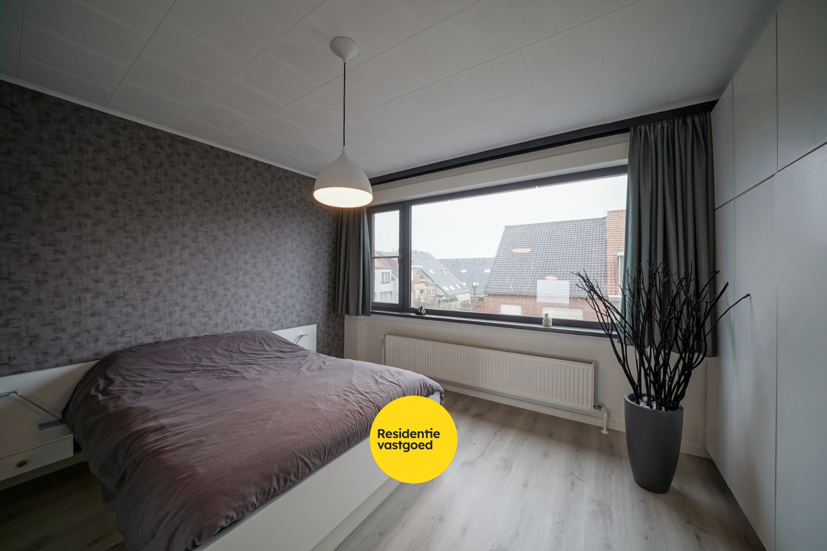 Ruime bel-étage woning met tuin en garage op rustige ligging te Bredene 