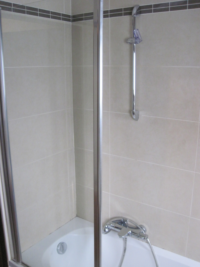 Ruim, lichtrijk appartement op de 1° verdieping. GEEN VASTE KOSTEN !! 