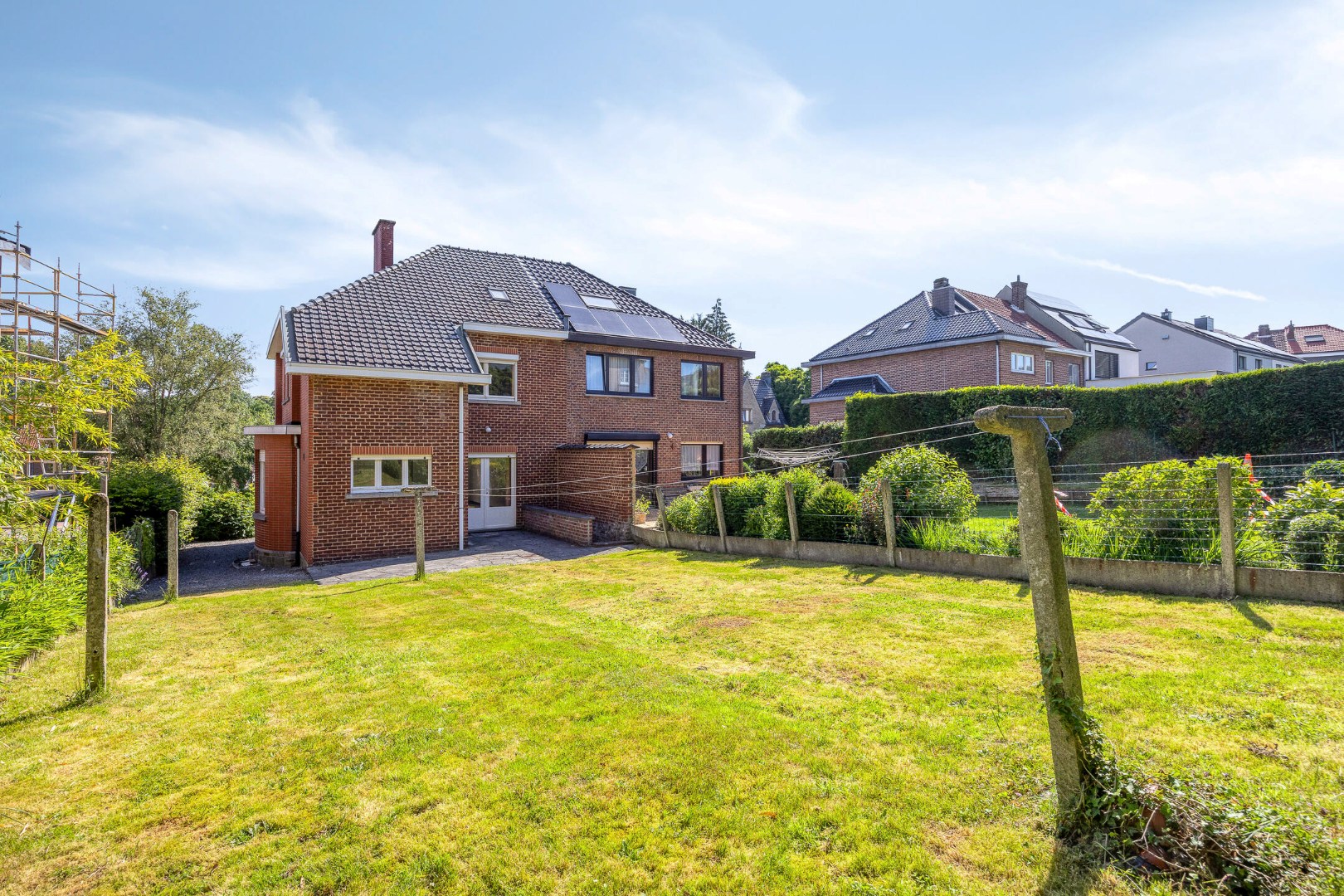 TE RENOVEREN WONING met 3/4 slaapkamers en tuin – 1640 SINT-GENESIUS-RODE 