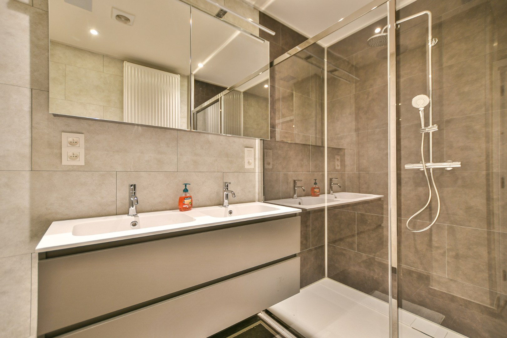Gerenoveerd appartement met 2 slaapkamers te koop op toplocatie te Blankenberge! 