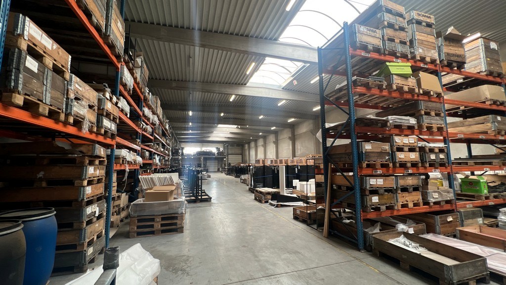 Magazijn met mezzanine te huur in Zele