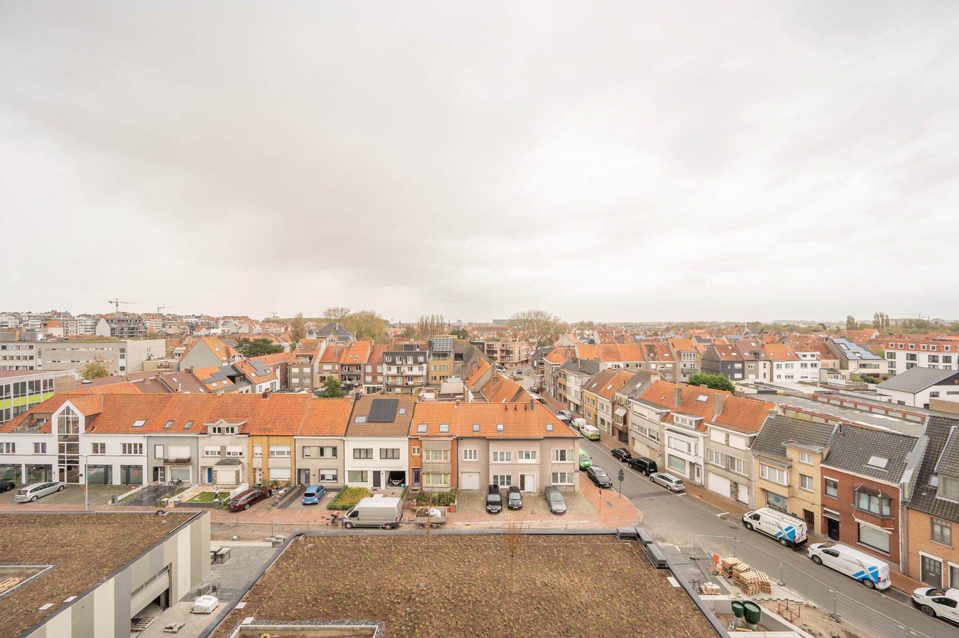 Centraal gelegen 2-kamer appartement te Res. Hoost op wandelafstand van de Zeedijk van Heist. 