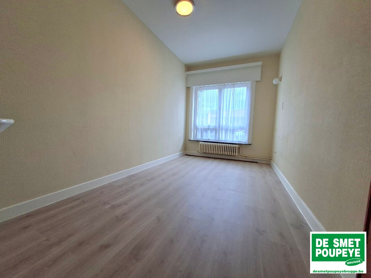 Gelijkvloersappartement met terras en garage 