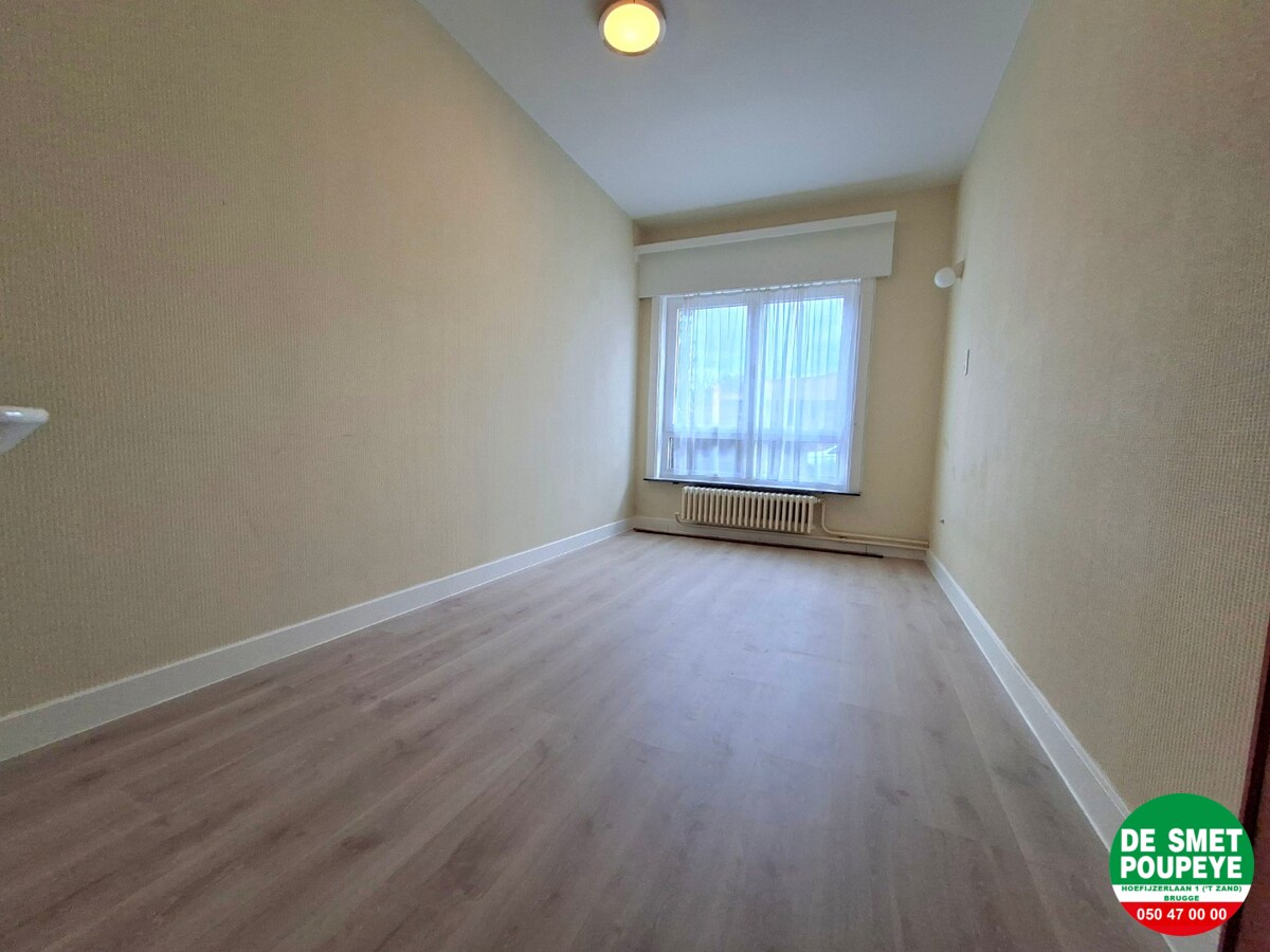 Gelijkvloersappartement met terras en garage 