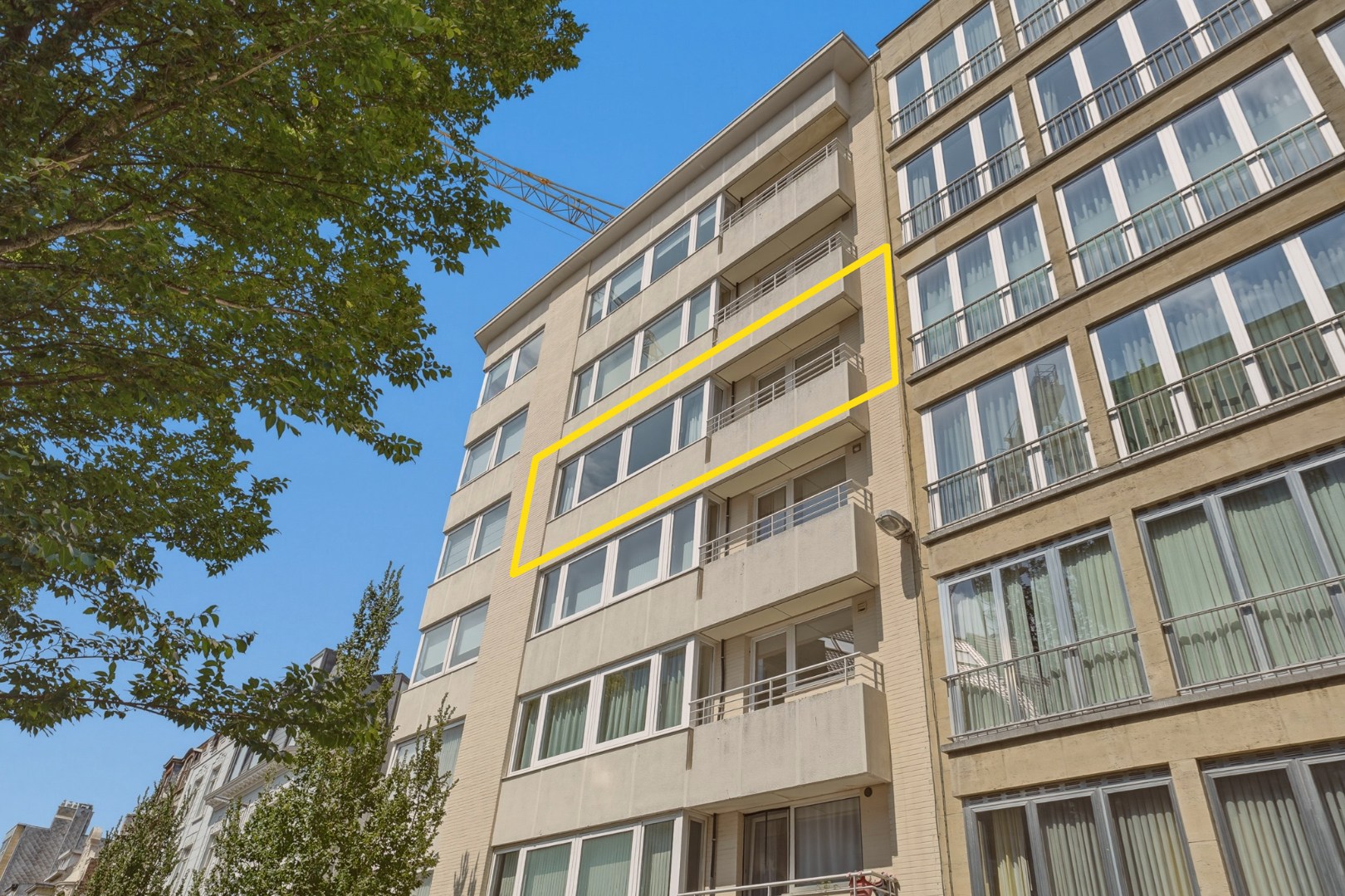Stijlvol gerenoveerd stadsappartement met maatwerk, 2 slaapkamers en veel bergruimte 
