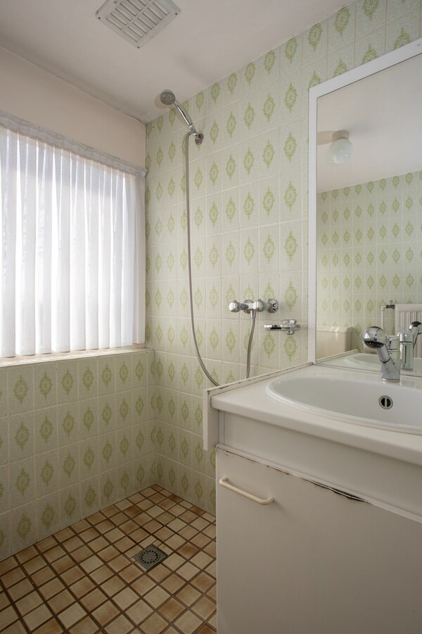 Royale halfvrijstaande woning met uitzicht over de landerijen, op korte afstand van het centrum. 