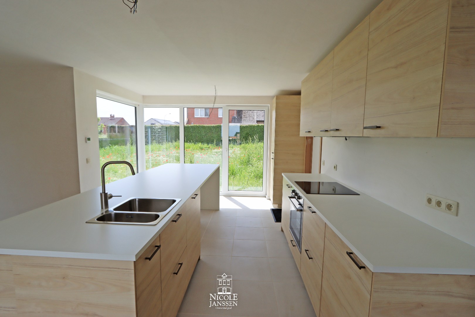 Keuken is praktisch ingericht en voorzien van het nodige comfort 