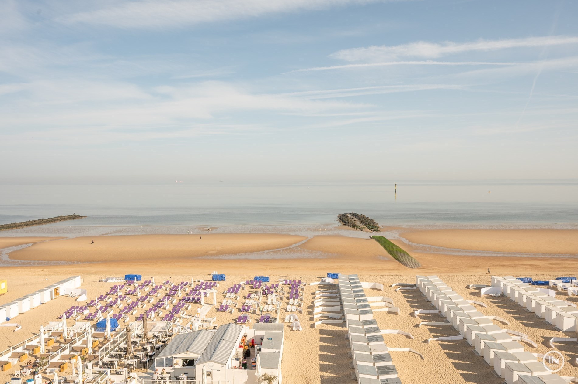 Appartement exceptionnellement rénové avec une largeur de façade impressionnante sur la digue - Knokke 