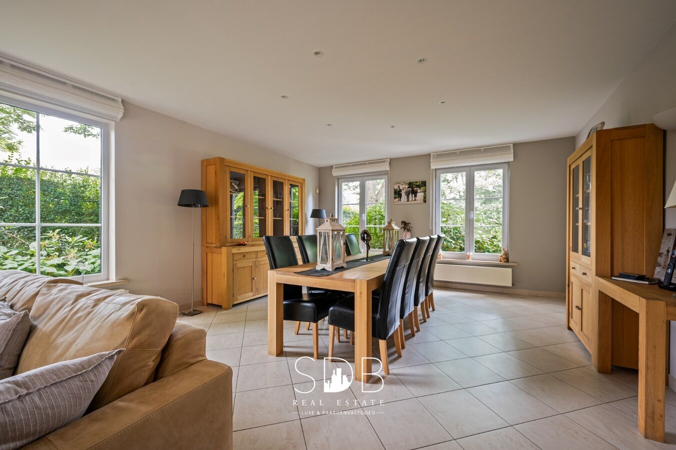 Prachtig landhuis met paardenfaciliteiten op 15.804m² 