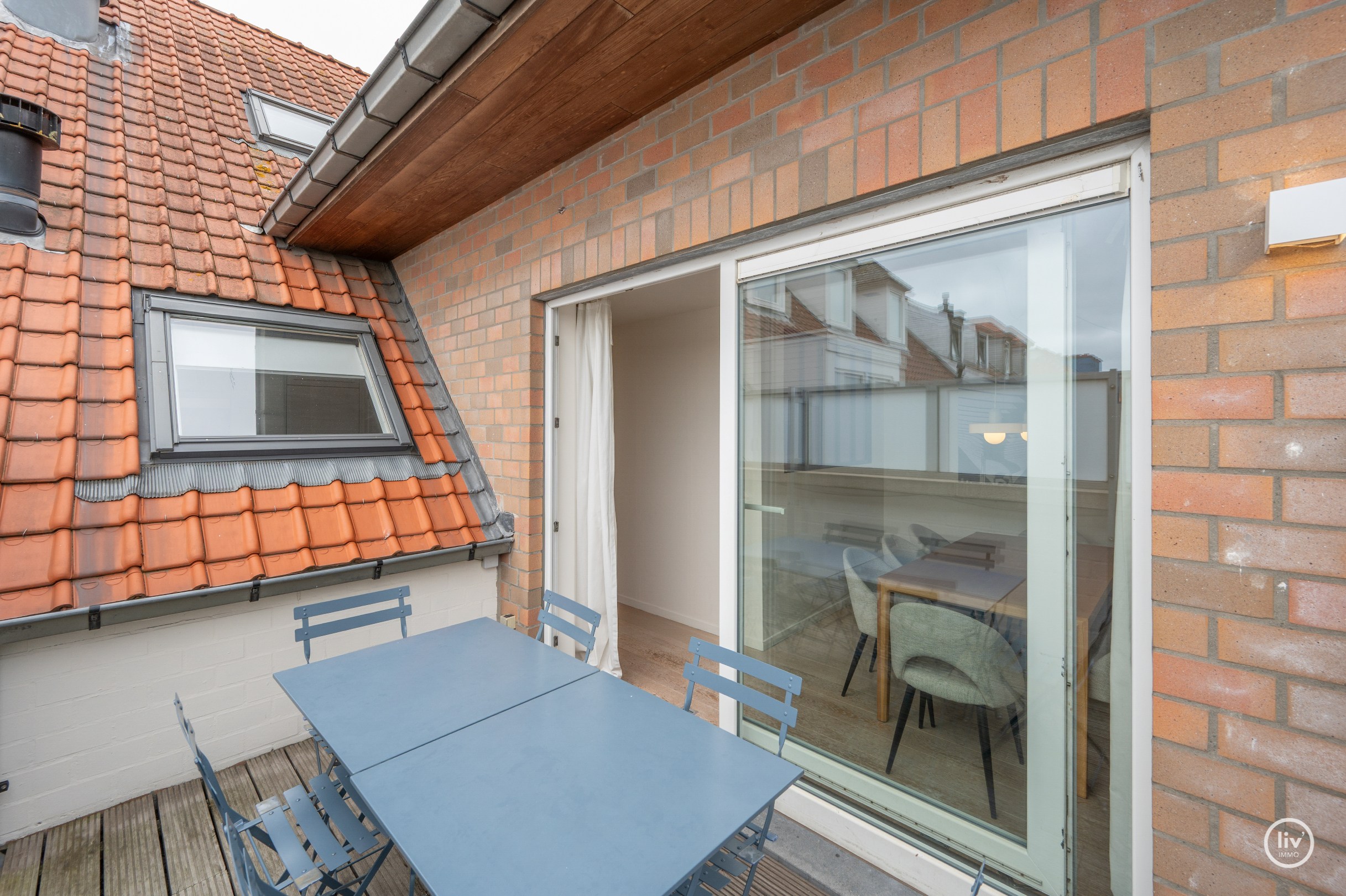 Zuidgericht en tevens instapklaar 4-slaapkamer appartement (159m2!) voorzien van 2 ruime terrassen met mogelijkheid tot aankoop van een XL-garagebox. 