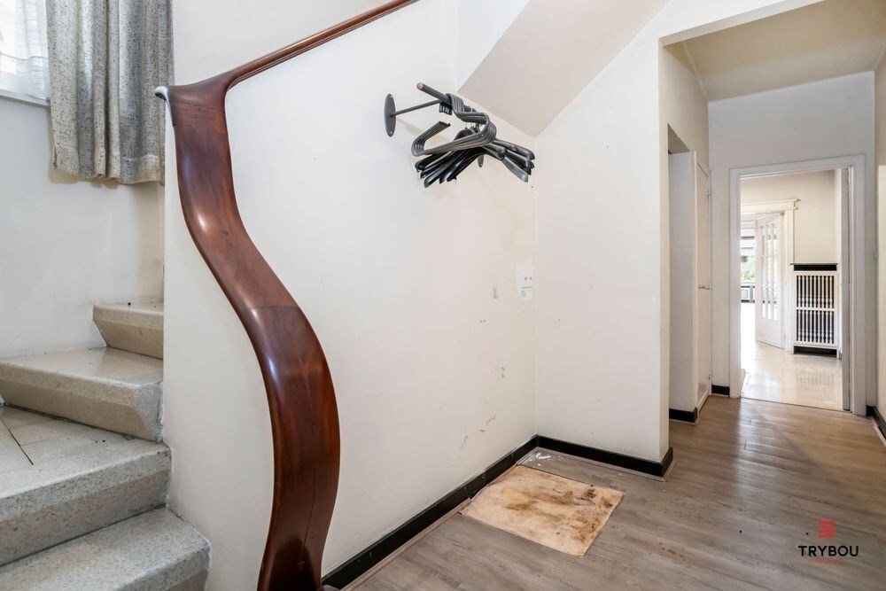 Uniek Handelspand met woonst op de Grote markt van Diksmuide. 