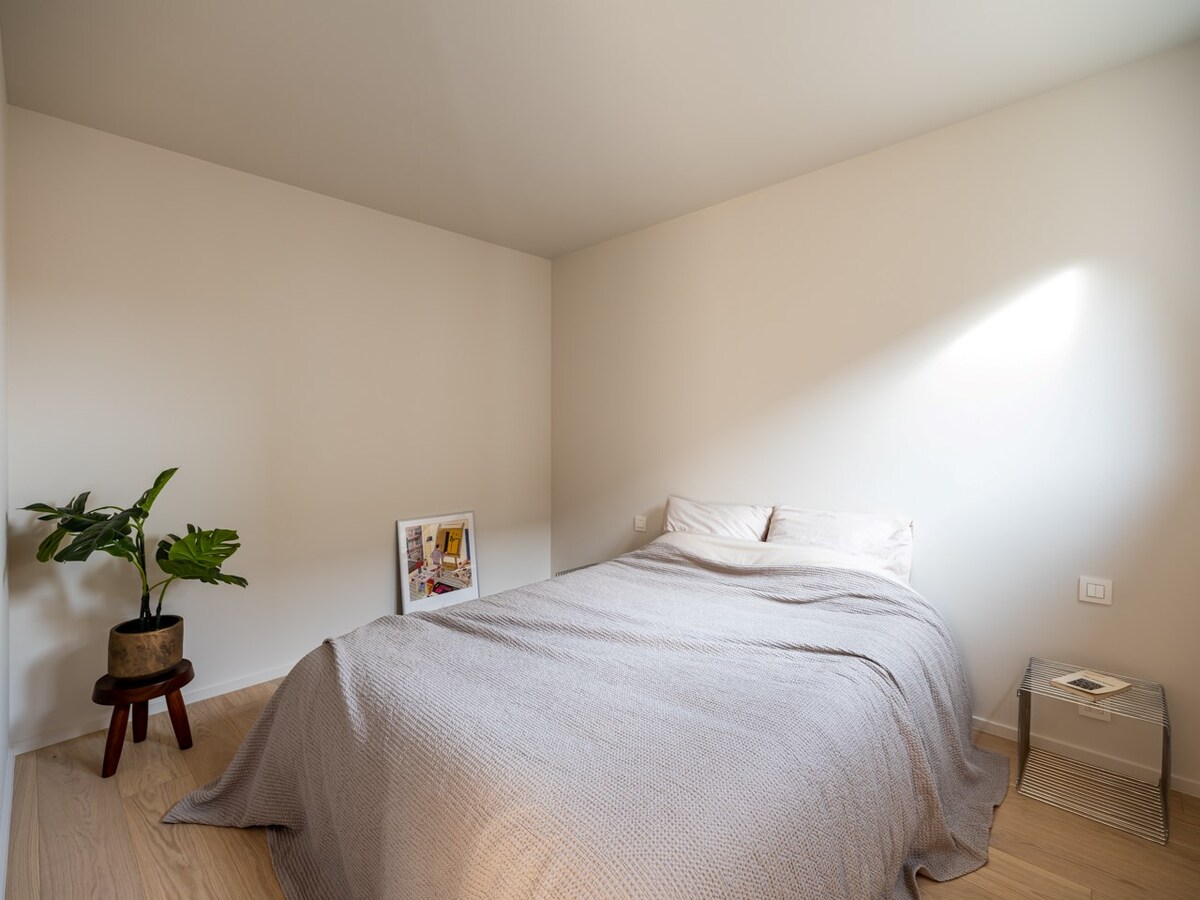 Appartement de luxe avec une terrasse spacieuse et une vue latérale sur la mer ! 