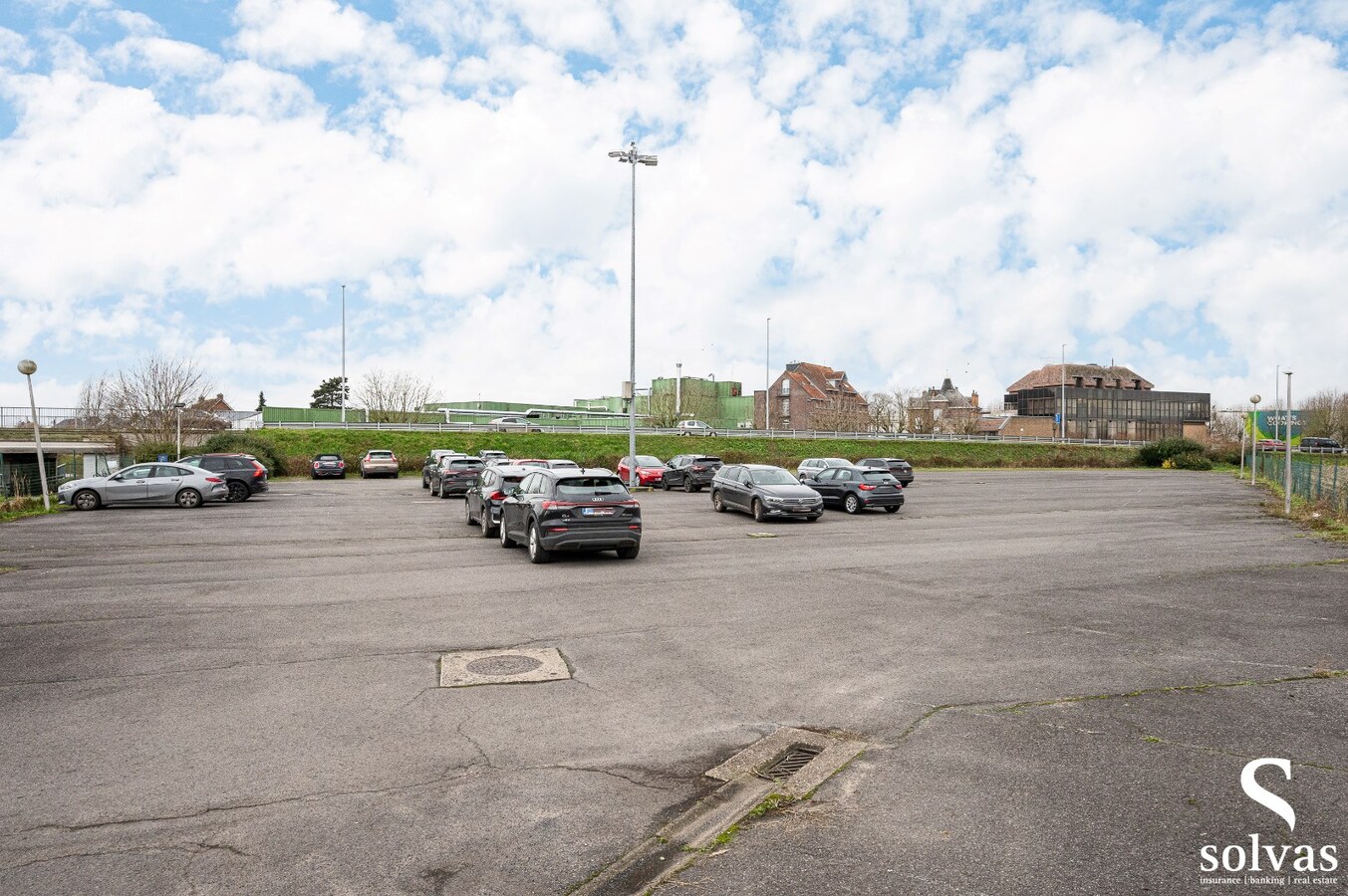 Uniek kantoorgebouw (2131m²) aan de N9! 