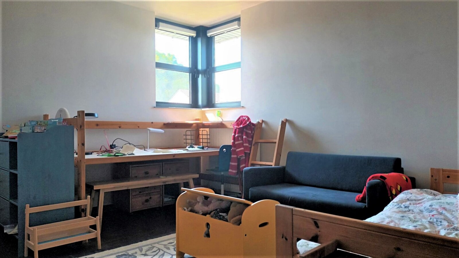 Prachtige villa, rustig gelegen te Houthalen. Dichtbij autosnelwegen en openbaar vervoer. Het centrum van Houthalen op 5 minuten en Hasselt op 15 minuten. 