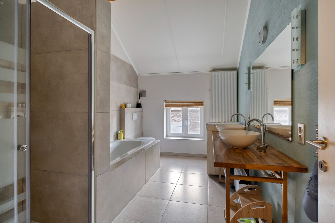 Prachtig gerenoveerde HOEVE te Landen (Neerwinden) 