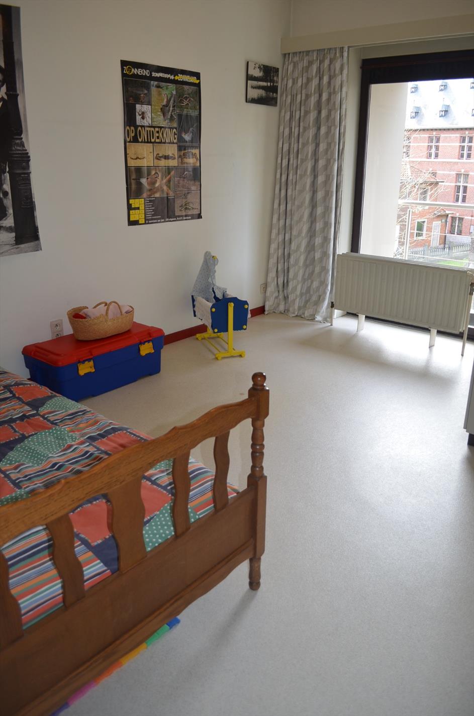 Ruime stijlvolle bel-etage met praktijkruimte, 5 slaapkamers en tuin te centrum Eeklo 