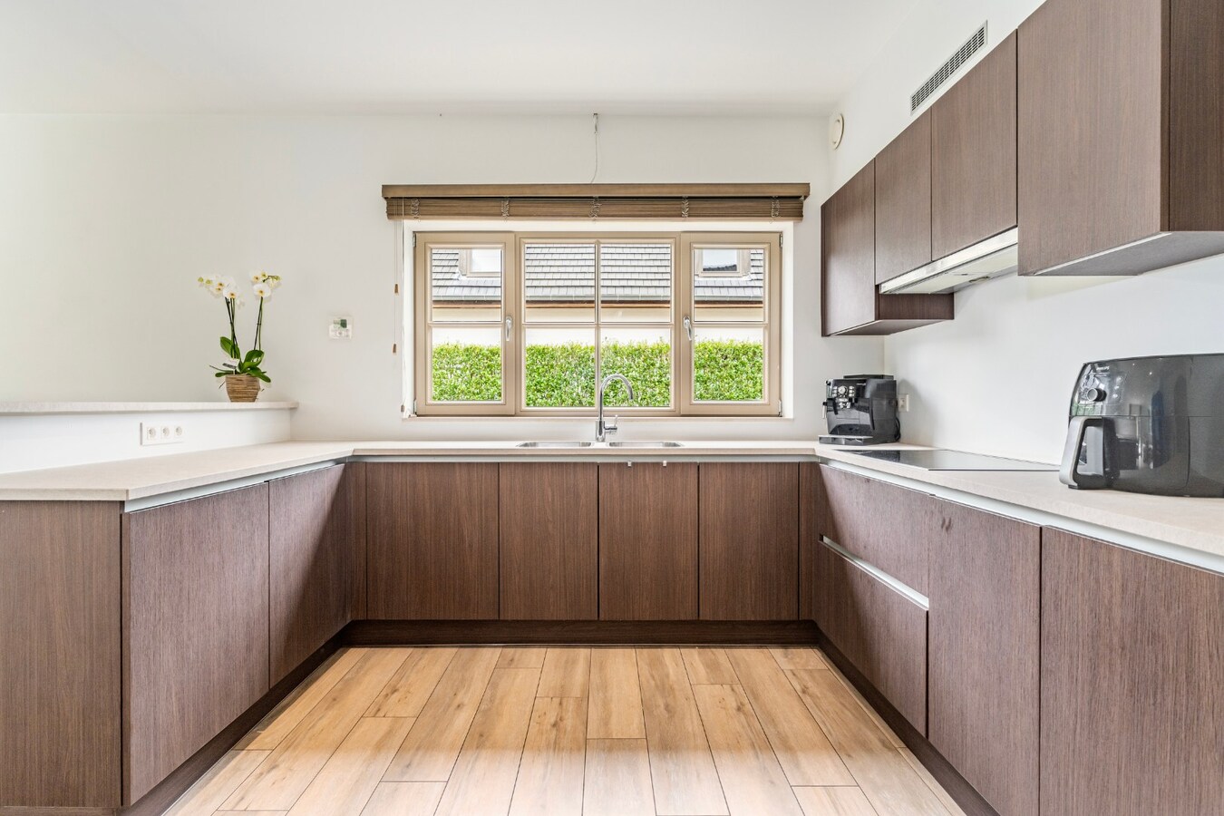 Exclusief gerenoveerde vrijstaande villa in rustige en residentiële omgeving 