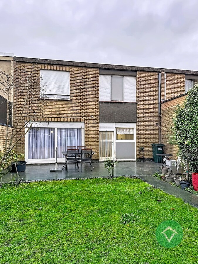 Ruime rijwoning met tuin, garage en 4 slaapkamers in Roeselare 