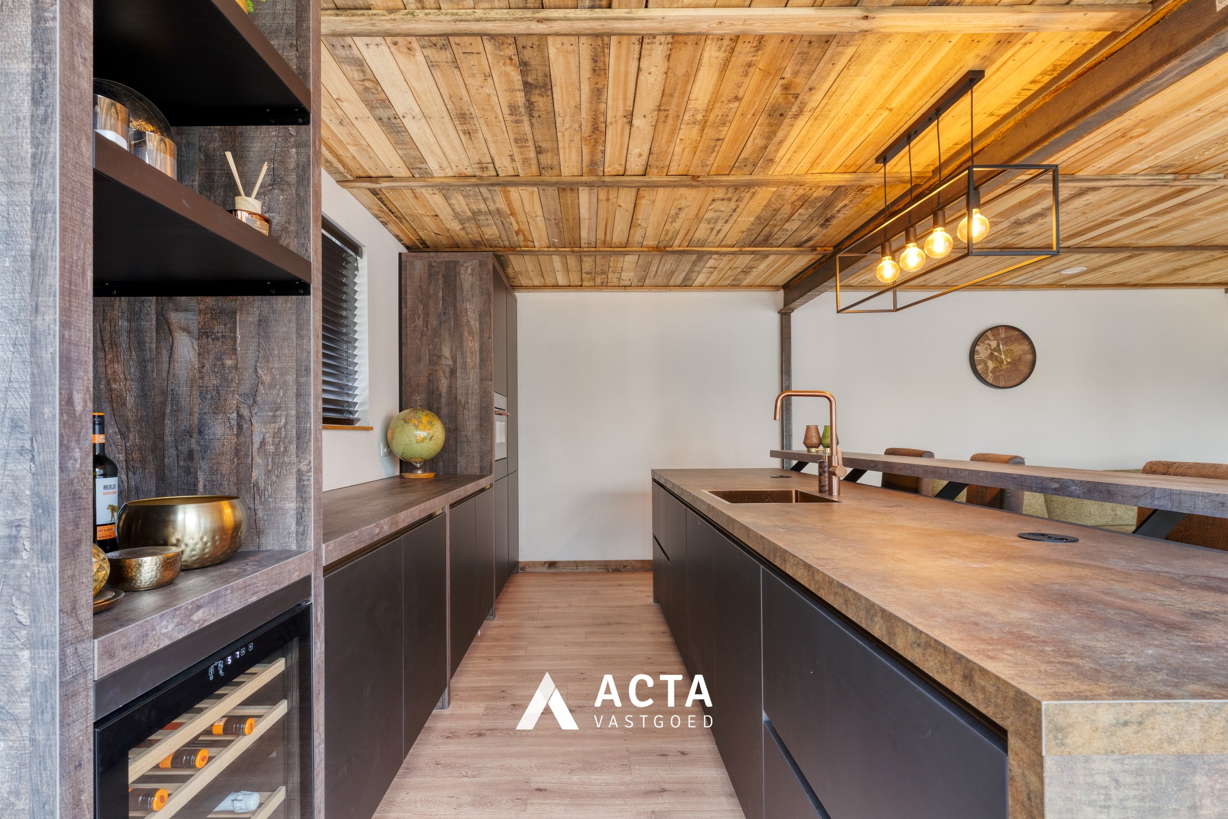 Gerenoveerde villa met vier slaapkamers in de Vicognewijk! 