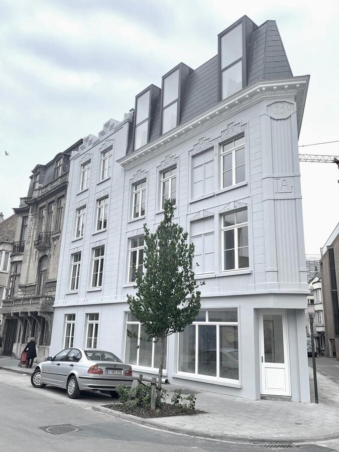 COMPLEET GERENOVEERDE LICHTRIJKE RUIME STUDIO OP TOPLIGGING CENTRUM 