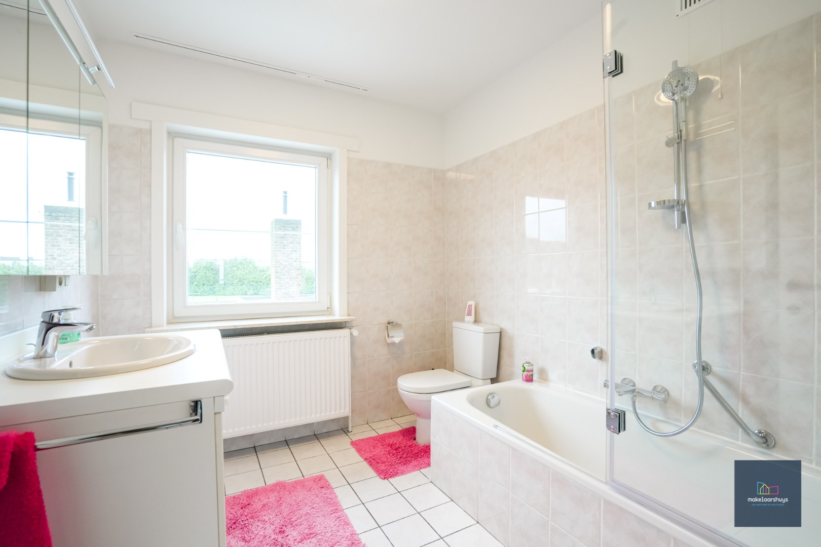 Instapklare eigendom met 3-slp.kamers garage en tuin 