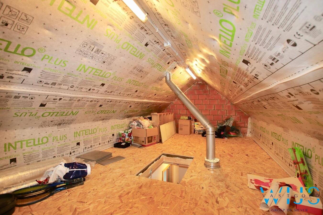 Instapklaar en zeer gezellig woonhuis in een rustige wijk te EEKLO ! 