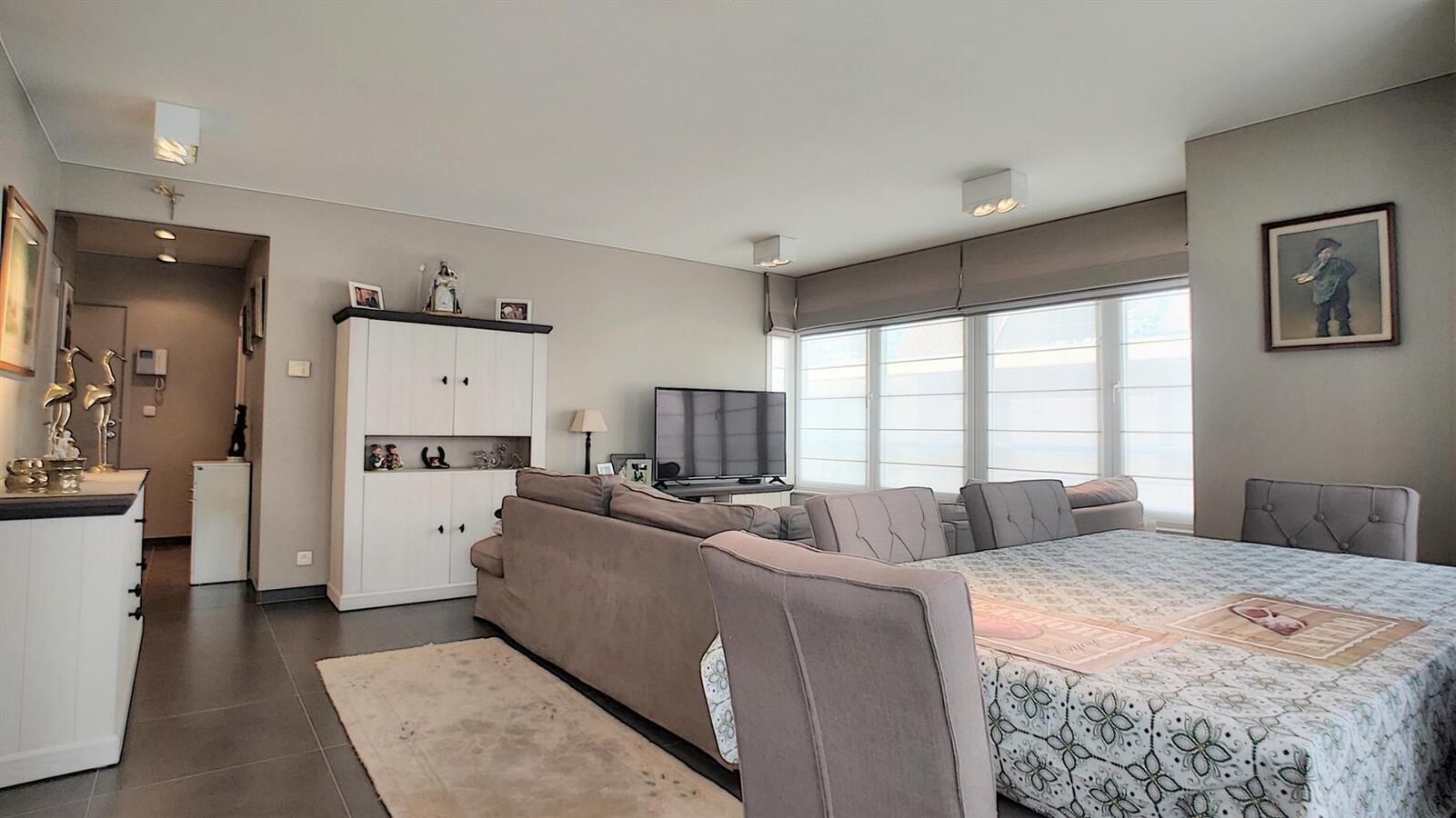 Knap, goed gelegen hoekappartement - Heist 