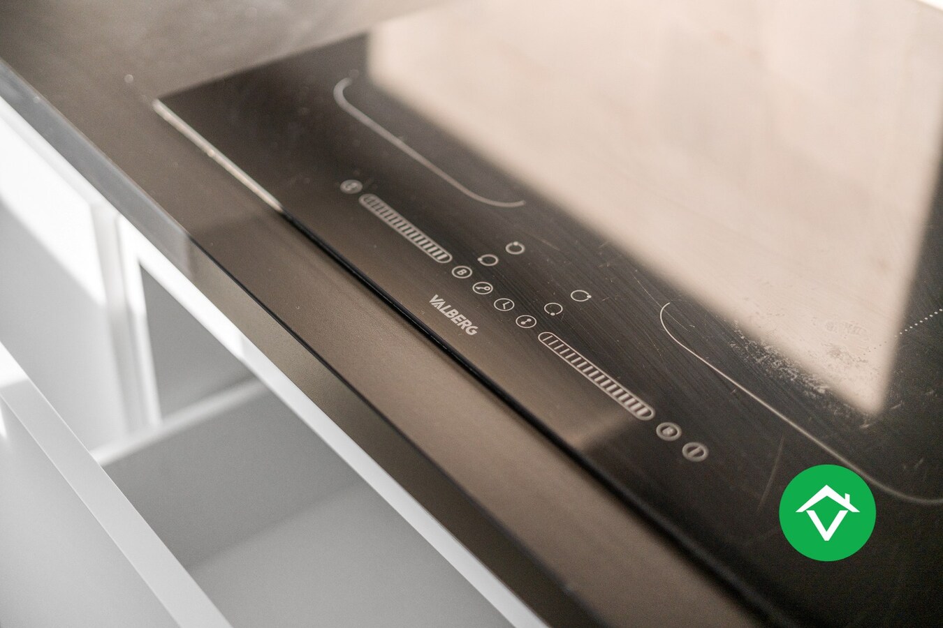 Volledig vernieuwde woning met 3 slaapkamers en bijgebouw in centrum Koekelare 