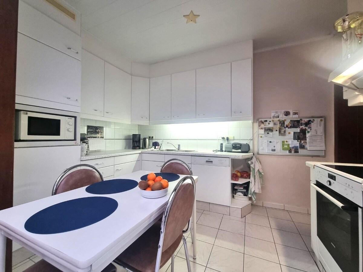 Centraal gelegen, zeer ruime gezinswoning te Heist 