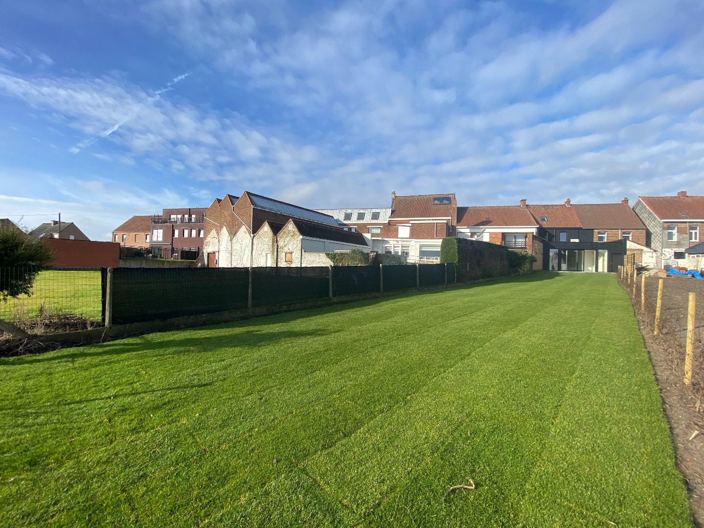 Volledig gerenoveerde centrumwoning in het hartje van Sint-Lodewijk op 442 m²! 