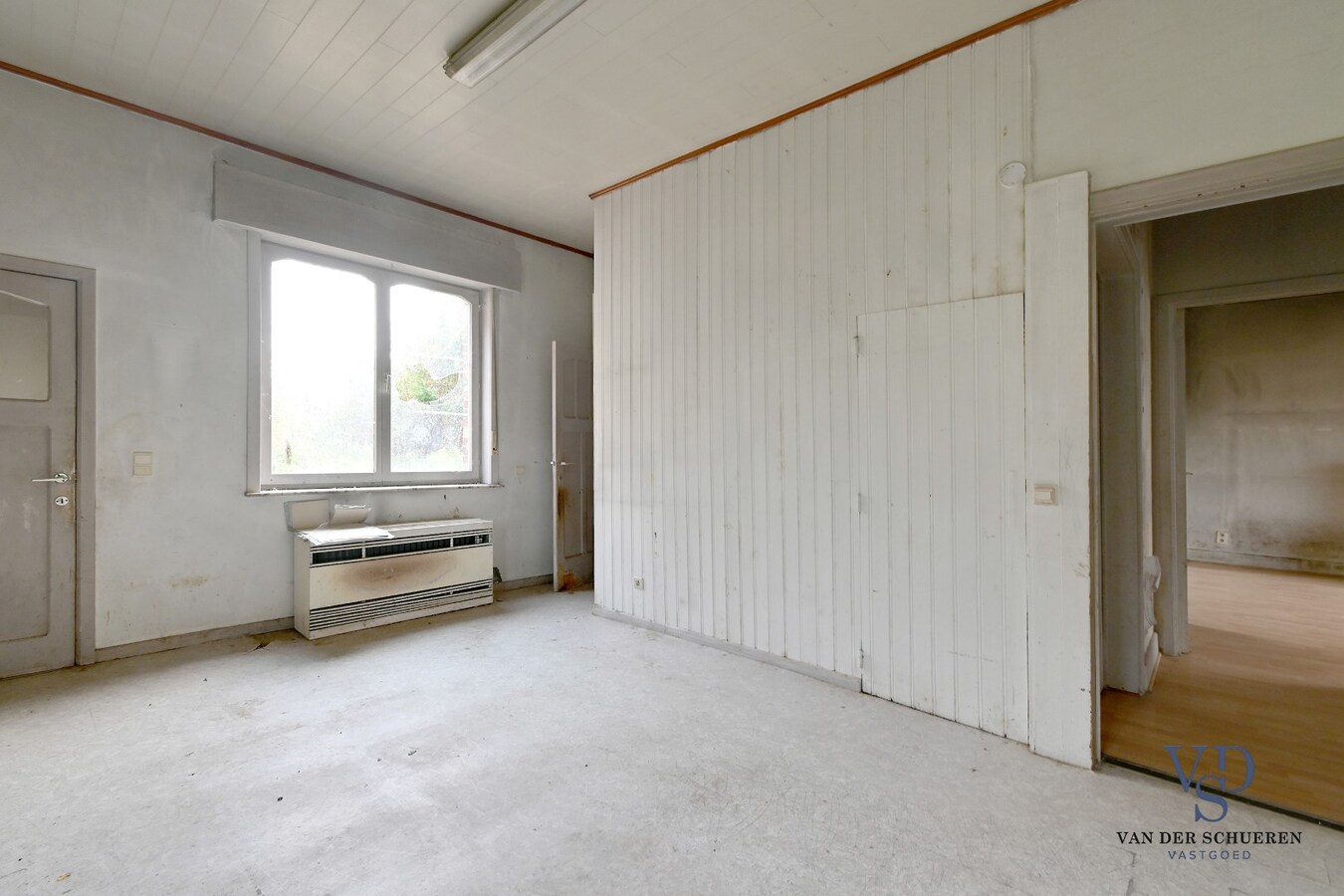 Te renoveren woning op ruim perceel te Kerkgate Mater. 